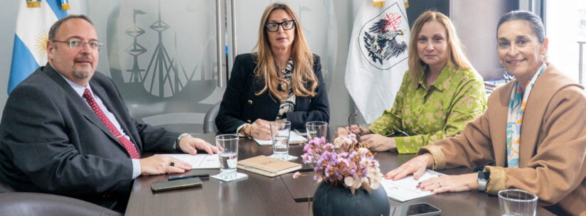 Firma de Acta de Acuerdo para uso de Alcaldía de H. Yrigoyen 932