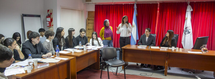 Simulacro de “La Justicia y la Escuela”